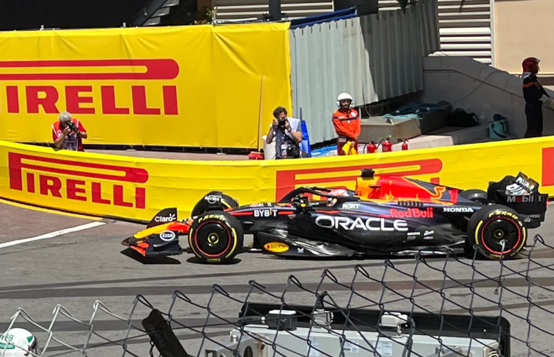 Voiture de Formule 1 en course lors du Grand Prix de Monaco